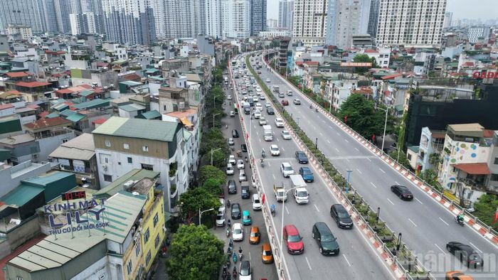 Ngay từ sáng 29/8, dòng phương tiện bắt đầu dồn về các cửa ngõ Hà Nội để về quê nghỉ lễ 2/9.