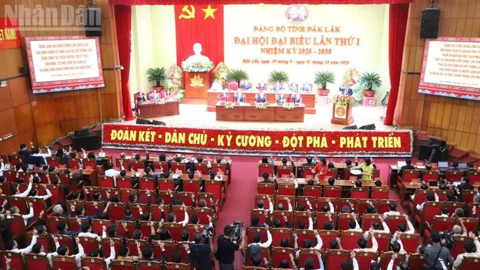 Ban Chấp hành Đảng bộ tỉnh Đắk Lắk tiên phong ban hành Nghị quyết chuyên đề về công tác dân tộc và tôn giáo giai đoạn 2026-2030, tầm nhìn đến năm 2045 thể hiện sự dám nghĩ, dám làm, dám đi trước vì cuộc sống ấm no, hạnh phúc của nhân dân. (Ảnh: NGUYỄN CÔNG LÝ)