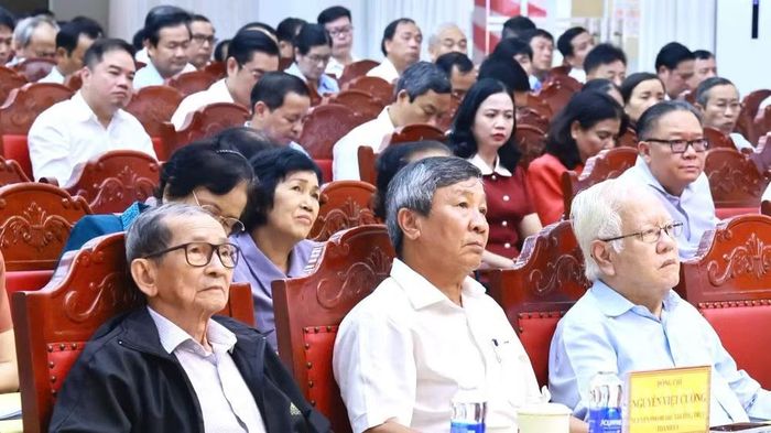 Các đại biểu tham dự tại điểm cầu trực tiếp Trung tâm Hội nghị thành phố Đồng Nai.