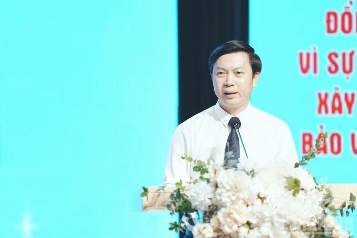 Đồng chí Nguyễn Hoàng Tùng, Ủy viên Ban Thường vụ Tỉnh ủy, Phó Chủ tịch thường trực Ủy ban Mặt trận Tổ quốc Việt Nam tỉnh Lạng Sơn phát biểu chỉ đạo Đại hội. (Ảnh: Quốc Đạt)