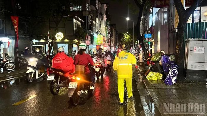 Một số “điểm nóng” ngập úng tại Hà Nội đã cơ bản được cải thiện sau các đợt mưa lớn. (Ảnh: NHÃ NGUYÊN)