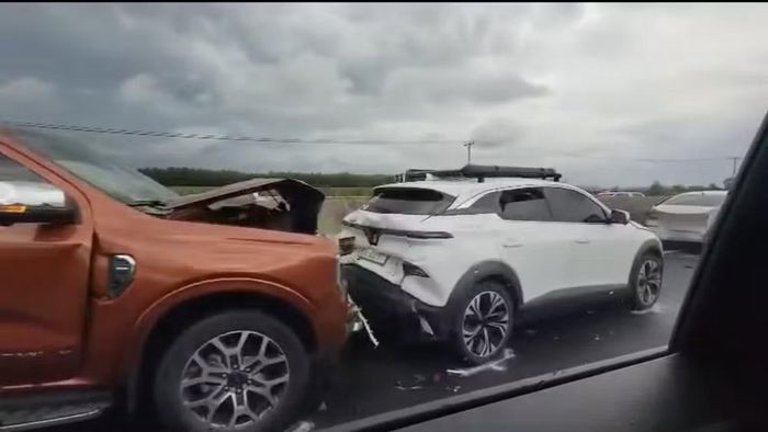 Hiện trường vụ tai nạn. (Ảnh chụp lại từ clip)