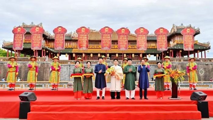 Ca sĩ Nguyễn Việt Hoàng, nghệ danh MONO chính thức trở thành Sứ giả quảng bá di sản văn hóa Huế.