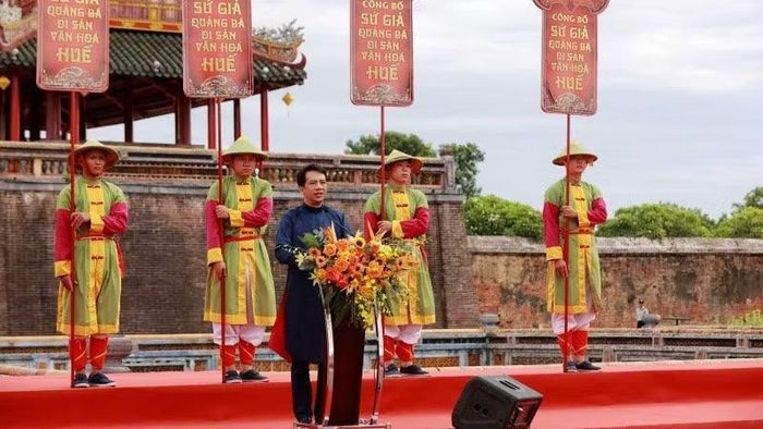 Phó Chủ tịch Ủy ban nhân dân thành phố Trần Hữu Thùy Giang phát biểu tại lễ công bố Sứ giả quảng bá di sản văn hóa Huế.