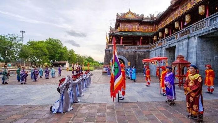 Chương trình tại Ngọ Môn sáng 29/8 đã tạo nên một dòng chảy xuyên suốt: truyền thống hiếu học của Huế.