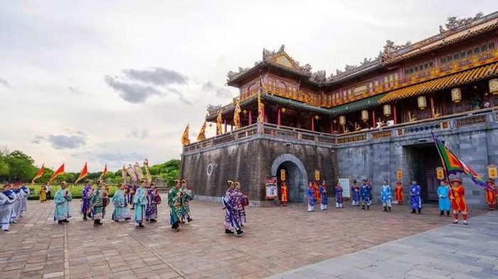 Những nghi thức của Lễ Truyền Lô được sân khấu hóa, tái hiện như một lát cắt sinh động của nền khoa cử triều Nguyễn.