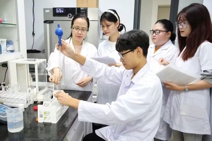 Khoa học công nghệ là động lực để phát triển đất nước thời kỳ mới. (Ảnh: Sinh viên Đại học Quốc gia Hà Nội trong giờ học về Trí tuệ nhân tạo (AI)).