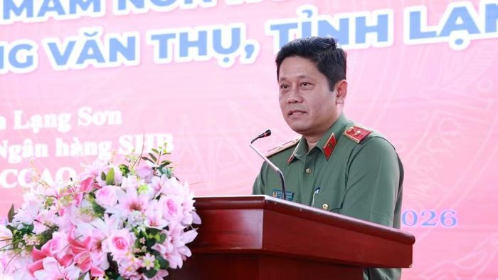 Đồng chí Thiếu tướng Nguyễn Hồng Nguyên, Phó Chánh văn phòng Bộ Công an phát biểu tại buổi lễ. (Ảnh: Sầm Nguyên)
