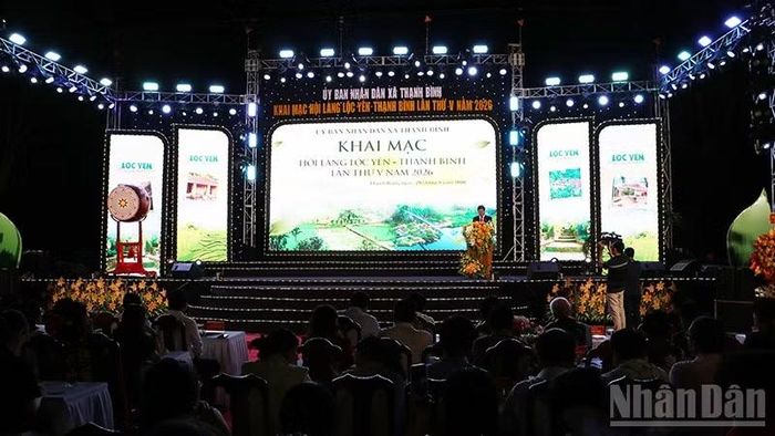 Quang cảnh khai mạc hội làng. (Ảnh: Anh Quân)