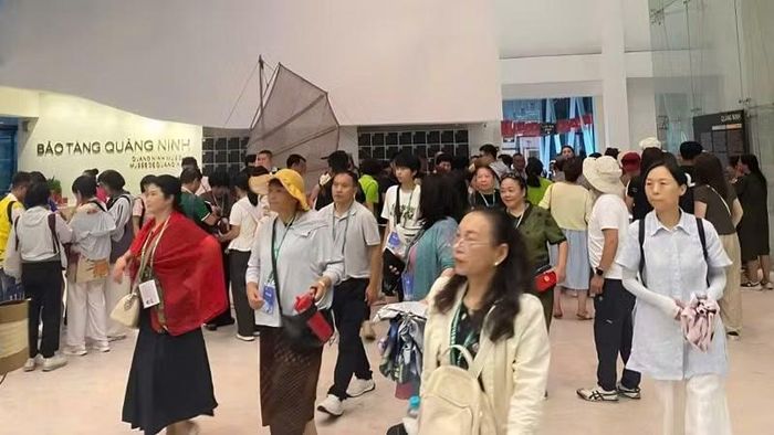 Bảo tàng Quảng Ninh đón lượng khách đến tham quan đông đảo trong ngày đầu nghỉ lễ 2/9. (Ảnh QMG)