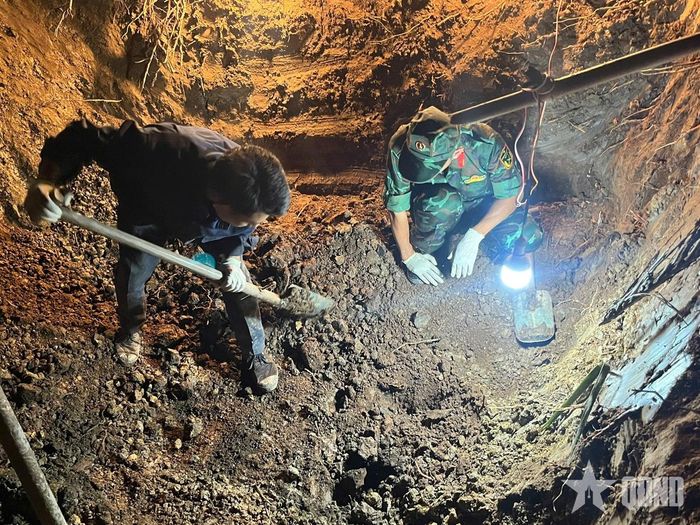 Đội K91, Phòng Chính trị, Bộ CHQS tỉnh Đồng Tháp đào, tìm hài cốt liệt sĩ trong đêm.