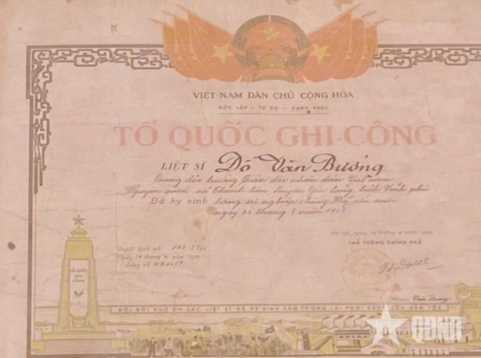  Bằng Tổ quốc ghi công liệt sĩ Đỗ Văn Bưởng.