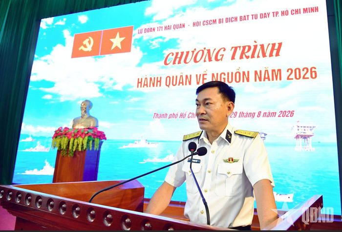 Thượng tá Đỗ Quang Hiệp, Phó chính ủy Lữ đoàn thông tin về tình hình biển đảo thời gian gần đây.