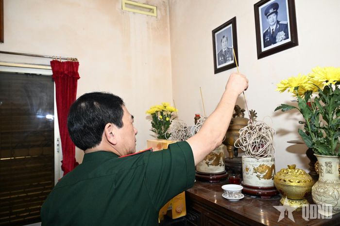 Đại tướng Phan Văn Giang dâng hương tưởng niệm, tri ân Đại tướng Lê Trọng Tấn, Đại tướng Hoàng Văn Thái.