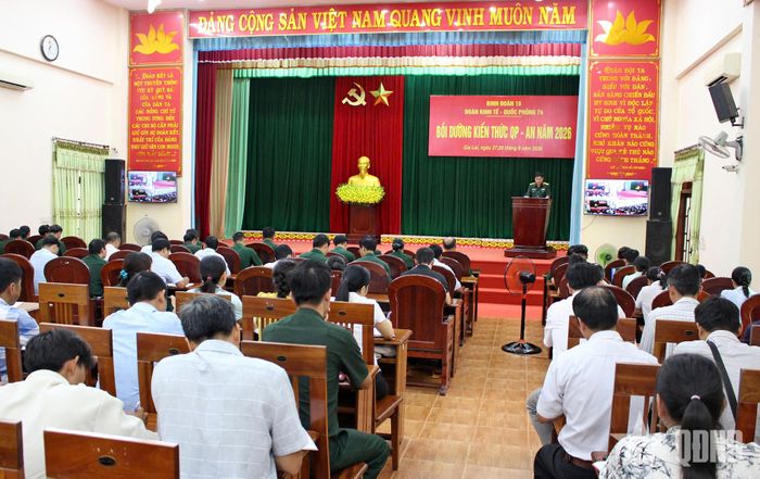 Quang cảnh lớp bồi dưỡng kiến thức quốc phòng, an ninh.