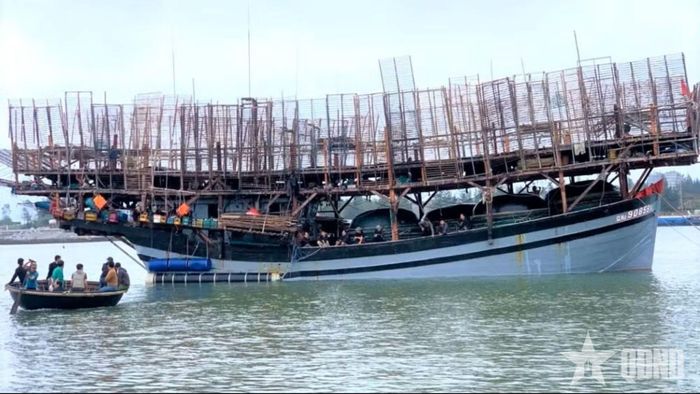 Tàu cá QNa-90859-TS khi đang neo đậu tại cảng An Hòa, xã Núi Thành, TP Đà Nẵng. Ảnh: Địa phương cung cấp