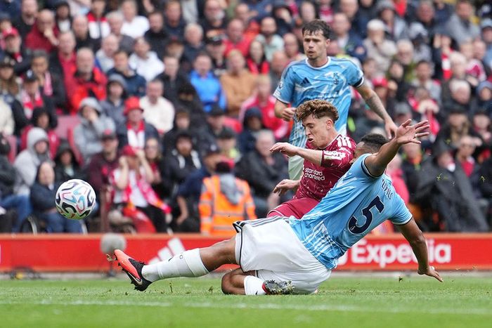  Tình huống Victor Munoz ấn định tỷ số hòa 2-2 cho Liverpool. Ảnh: AP