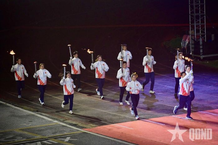 Nghi thức rước đuốc truyền thống.