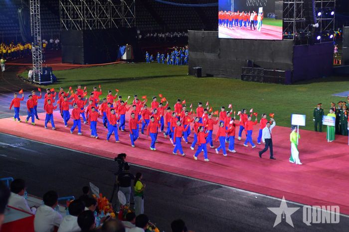 Các đoàn tham gia diễu hành tại buổi lễ.