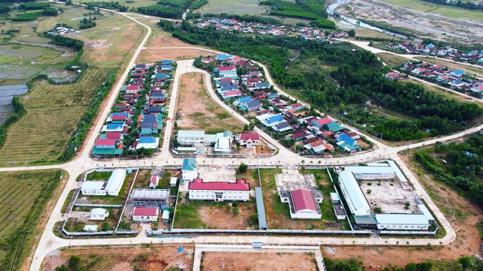 Khu tái định cư kiểu mẫu tại xã An Vinh (tỉnh Gia Lai) giúp an cư khoảng 1.800 hộ dân đã nhường đất cho dự án hồ chứa nước Đồng Mít. Ảnh: NGỌC OAI 