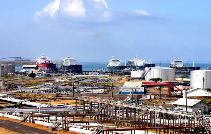 Nhà máy lọc dầu Amuay là nhà máy lọc dầu lớn nhất Venezuela, nằm ở thành phố Punto Fijo trên bán đảo Paraguaná thuộc bang Falcón. Ảnh: venezuelanalysis.com