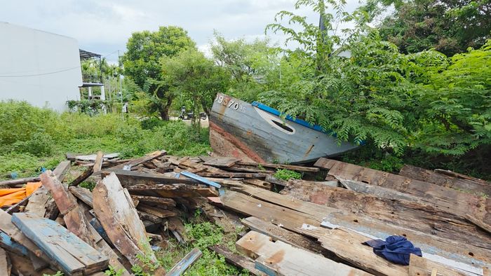 Gỗ tàu thuyền sau khi hết niên hạn được Hội An Wood thu mua làm thành nguyên liệu đầu vào