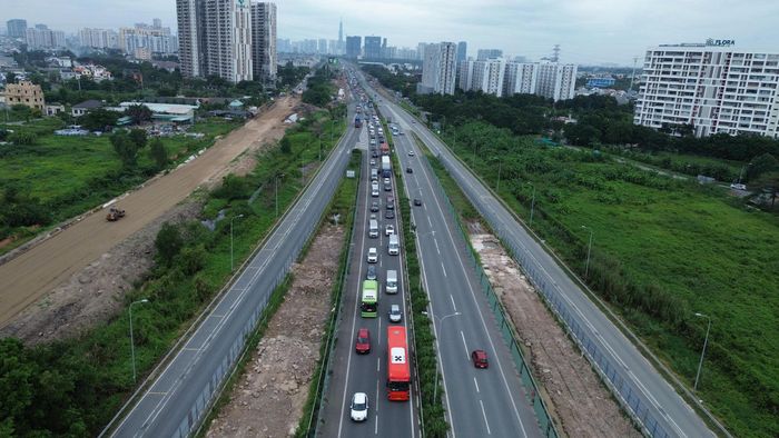Trên đường cao tốc TPHCM - Long Thành - Dầu Giây diễn ra tình trạng tương tự. Ảnh: HT