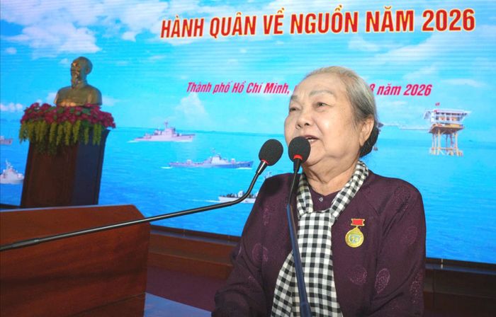  Bà Hoàng Thị Khánh chia sẻ tại buổi giao lưu 