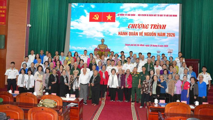 Đoàn cựu tù tham gia chương trình tại Lữ đoàn 171 Hải Quân 