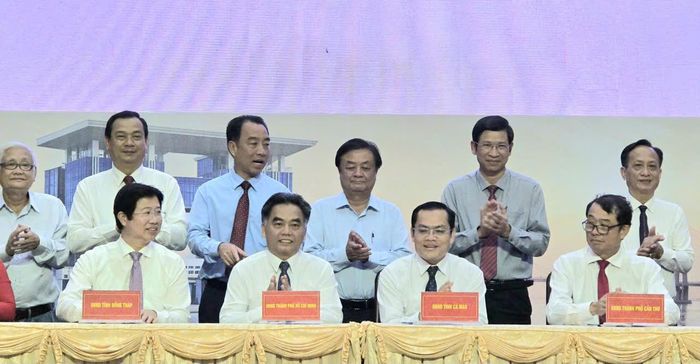  Đồng chí Nguyễn Lộc Hà và lãnh đạo các tỉnh khu vực ĐBSCL ký kết ký thỏa thuận hợp tác giai đoạn 2026 -2030 