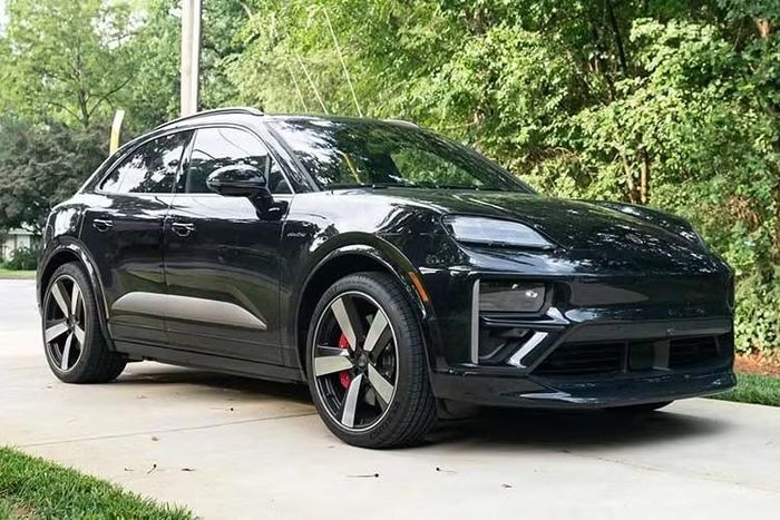 Porsche Macan Turbo Electric "bay" hơn 500 USD/ngày chỉ sau 3 tháng.