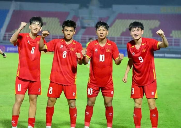 Thầy trò HLV Cristiano Roland cũng là đại diện duy nhất của Đông Nam Á giành quyền tham dự U17 World Cup 2026. Ảnh: VFF