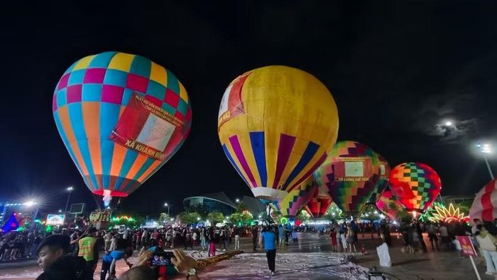 Biểu diễn khinh khí cầu.