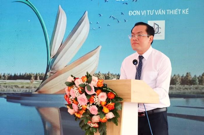 Ông Ngô Vũ Thăng, Phó Chủ tịch UBND tỉnh Cà Mau phát biểu tại lễ khởi công.