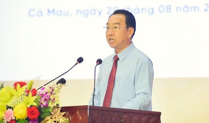Ông Lữ Quang Ngời, Chủ tịch UBND tỉnh Cà Mau phát biểu tại hội nghị.