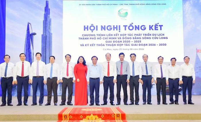Lãnh đạo các tỉnh, thành chụp ảnh lưu niệm.