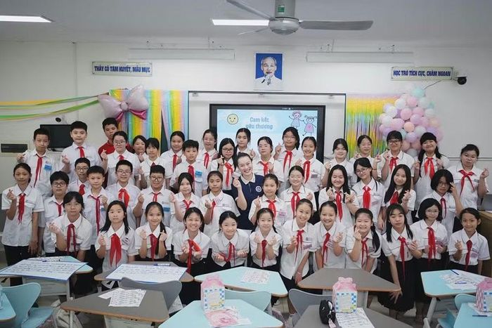 Cô trò Trường THCS Ngô Sĩ Liên chào đón năm học mới 2026-2027.