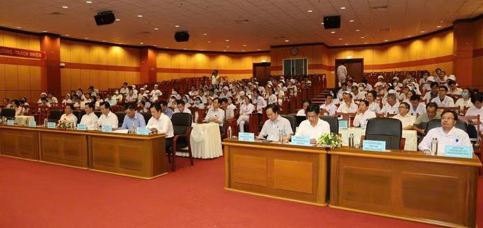 Toàn cảnh buổi làm việc.