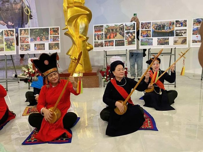 Các tiết mục nghệ thuật truyền thống được trình diễn tại sự kiện. (Ảnh: Mai Liên)