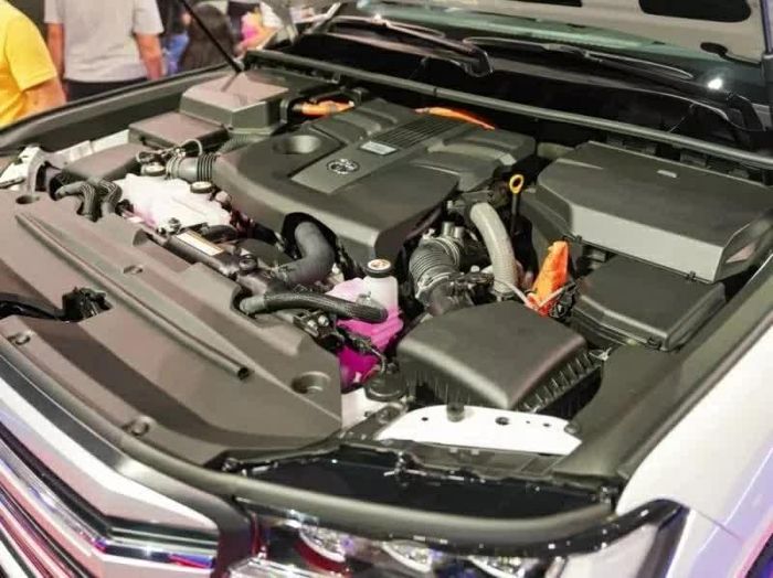 Toyota được cho là sẽ loại động cơ xăng tăng áp khỏi danh mục của Land Cruiser 300 và thay bằng hệ truyền động hybrid mới.