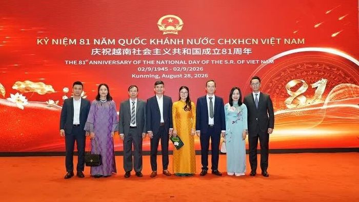 Các đại biểu chụp ảnh tại lễ kỷ niệm Quốc khánh 2/9 tại Côn Minh (Trung Quốc). (Nguồn: TLSQ Việt Nam tại Côn Minh)