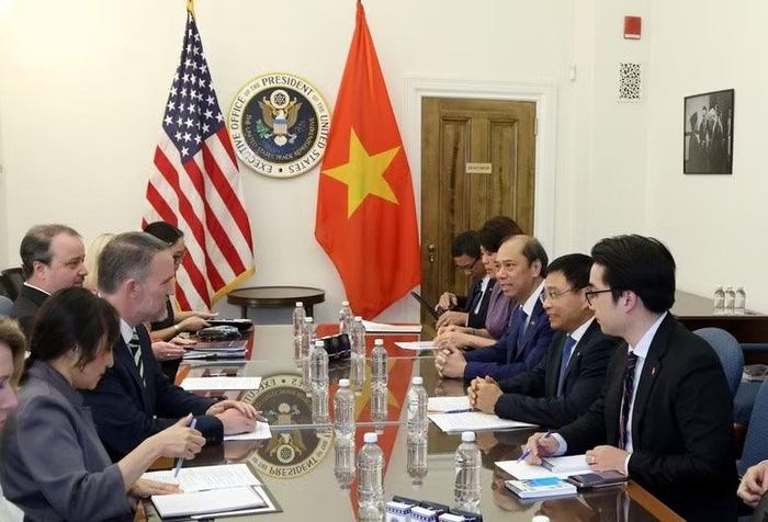 Phó Thủ tướng Nguyễn Văn Thắng gặp Đại sứ Jamieson Greer, Trưởng đại diện Thương mại Hoa Kỳ (USTR). Ảnh: CP