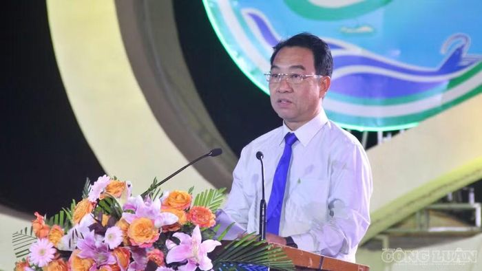 Ông Lữ Quang Ngời, Chủ tịch UBND tỉnh Cà Mau phát biểu khai mạc Ngày hội.