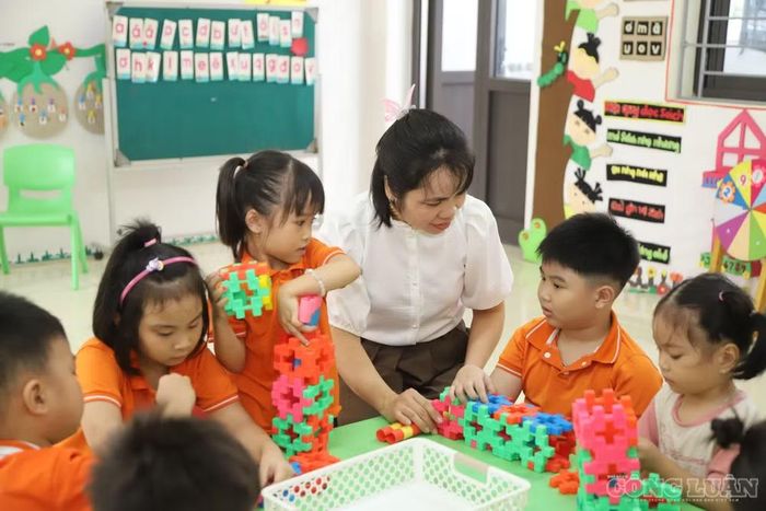 Đến cuối năm học 2025-2026, toàn ngành có 1.277.297 giáo viên, tăng 3.942 người so với năm học trước; số cán bộ quản lý là 98.477, giảm 426 người.