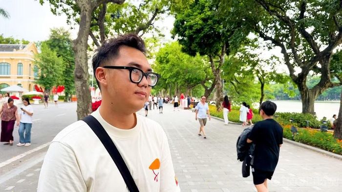 Bạn Dương Công Sơn từ Hưng Yên lên Thủ đô chơi dịp nghỉ lễ 2/9. Ảnh: Thu Ngân.