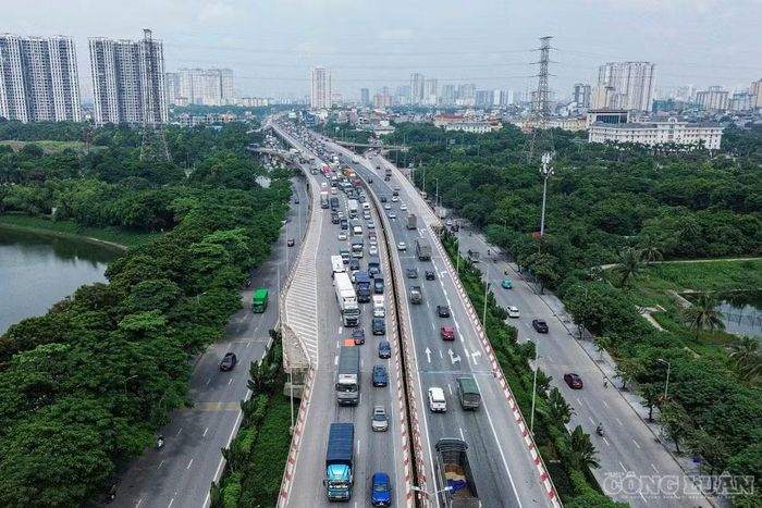 Nhiều tuyến cửa ngõ Hà Nội đông phương tiện.