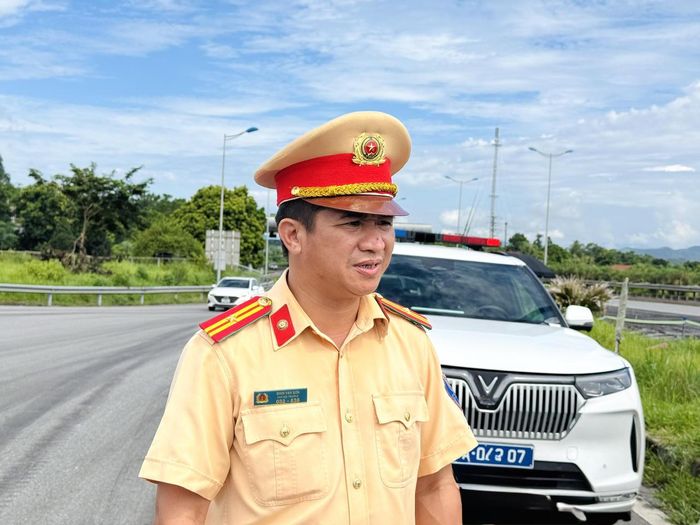 Thiếu tá Đinh Vạn Sơn- Phó Đội trưởng Đội CSGT đường bộ cao tốc số 1