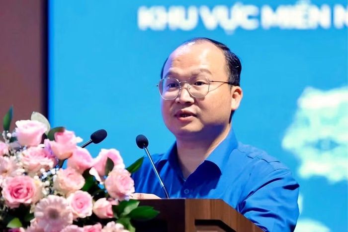Anh Cảnh Chí Quân - Phó trưởng ban Công tác thanh thiếu nhi Trung ương Đoàn phát biểu khai mạc tọa đàm.