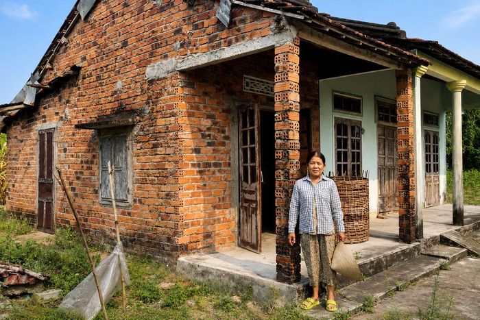 Ông Nguyễn Văn Huệ - Giám đốc Quốc gia Habitat for Humanity Việt Nam cho biết thêm, Quế Sơn và Quế Sơn Trung là hai địa phương dễ bị tổn thương bởi thiên tai, nhà cửa bị hư hại làm ảnh hưởng đến cuộc sống cũng như sinh kế của người dân. “Thông qua sự kiện này, chúng tôi muốn nâng cao nhận thức về mức độ cấp thiết của nhu cầu về nhà ở an toàn, và khả năng chống chịu trước thiên tai, đồng thời nhấn mạnh rằng nhà ở chính là nền tảng quan trọng cho khả năng chống chịu, sức khỏe và phẩm giá của mỗi gia đình", ông nói.