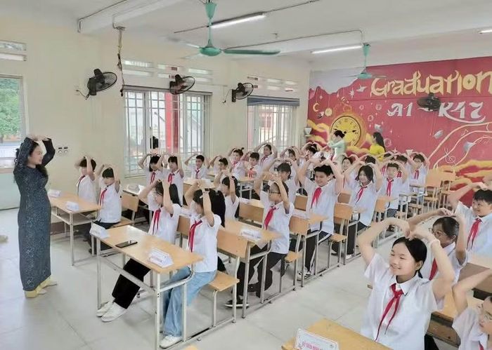 Trường THCS Nguyễn Du (phường Phan Đình Phùng) đón học sinh tựu trường (ảnh: Phạm Vũ)